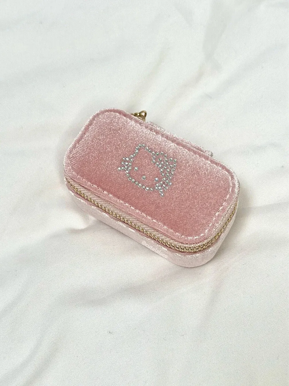HK Premium Velvet Travel Jewelry Storage Box | Cute & Elegant Velvet Jewelry Case with Detachable Divider | Compact & Waterproof Travel Organizer 03250107