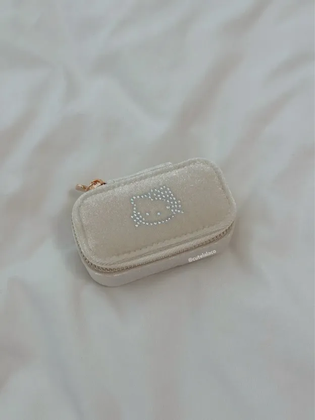 HK Premium Velvet Travel Jewelry Storage Box | Cute & Elegant Velvet Jewelry Case with Detachable Divider | Compact & Waterproof Travel Organizer 03250107