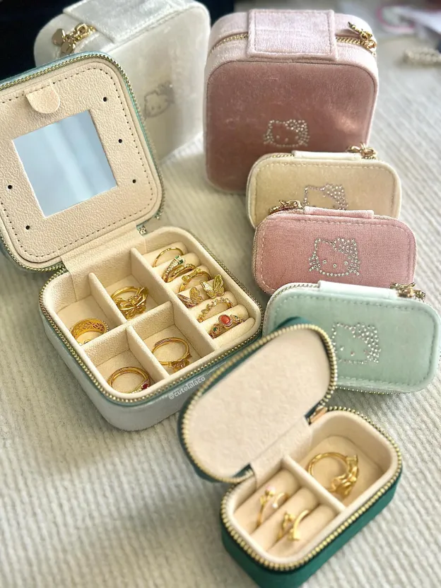 HK Premium Velvet Travel Jewelry Storage Box | Cute & Elegant Velvet Jewelry Case with Detachable Divider | Compact & Waterproof Travel Organizer 03250107
