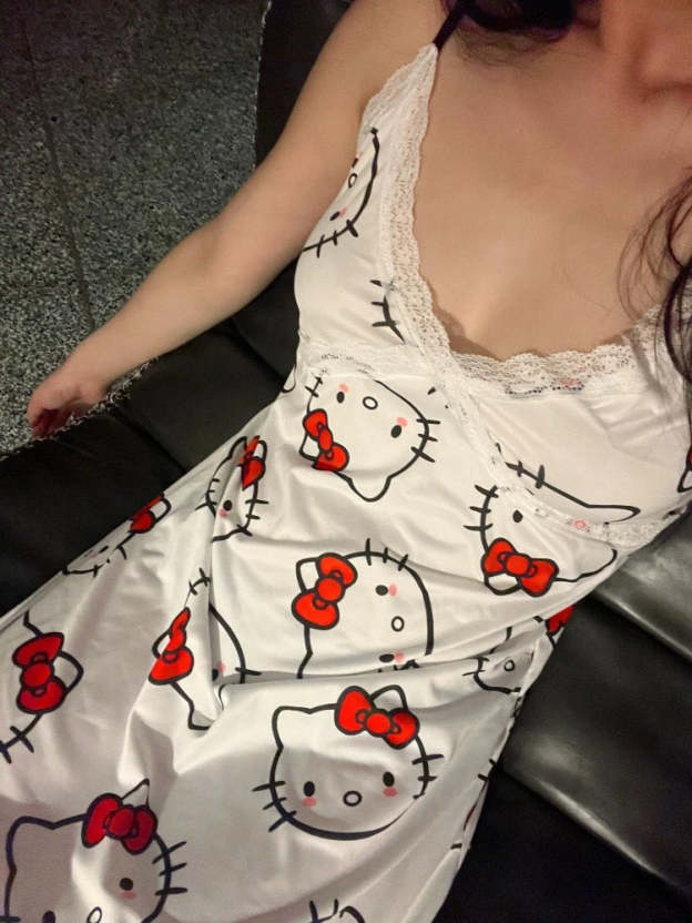 HK Silky Spaghetti Straps Nightgown-cutelalaco