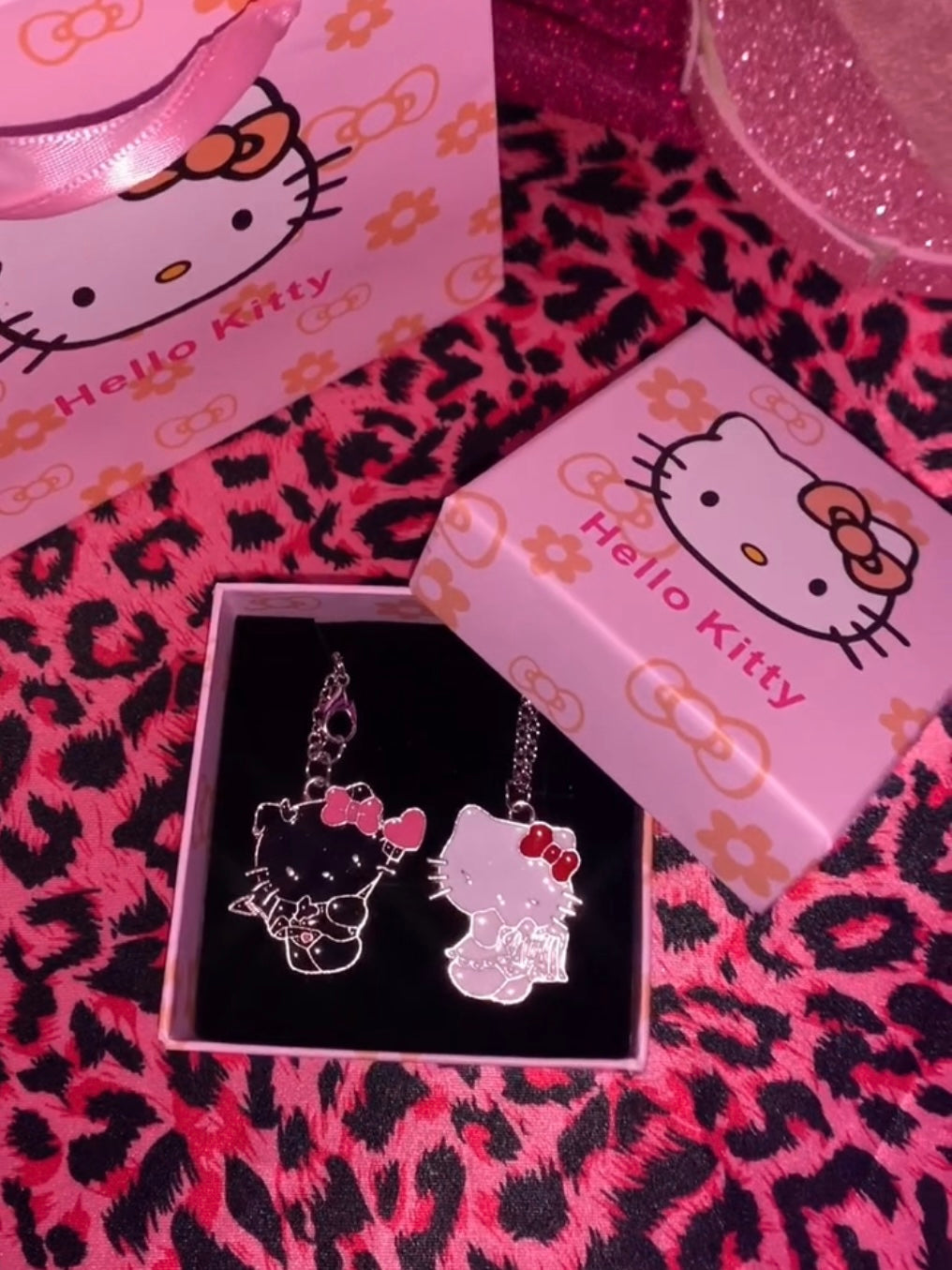 2Pcs HKDemons and Angels Pendant Necklaces as BFFs Necklace Couples Jewelry Accessories Gifts