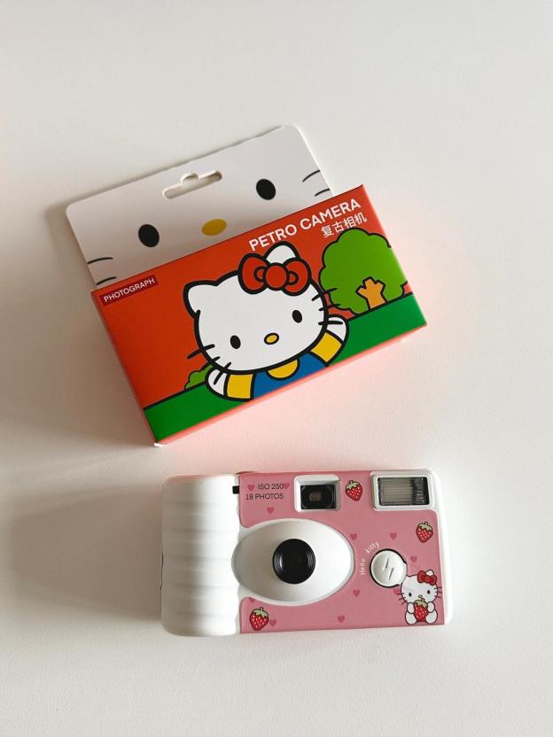 One Time Use 35mm Camera with Flash, 27 Exposures