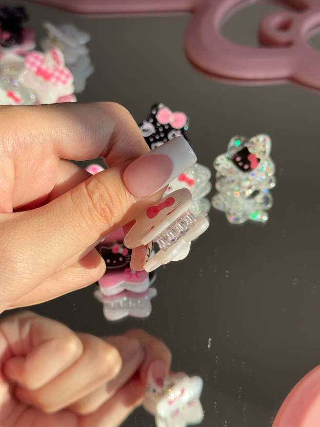 HK Star Shaped Mini Hair Clips | 6 Count (Pack of 1)