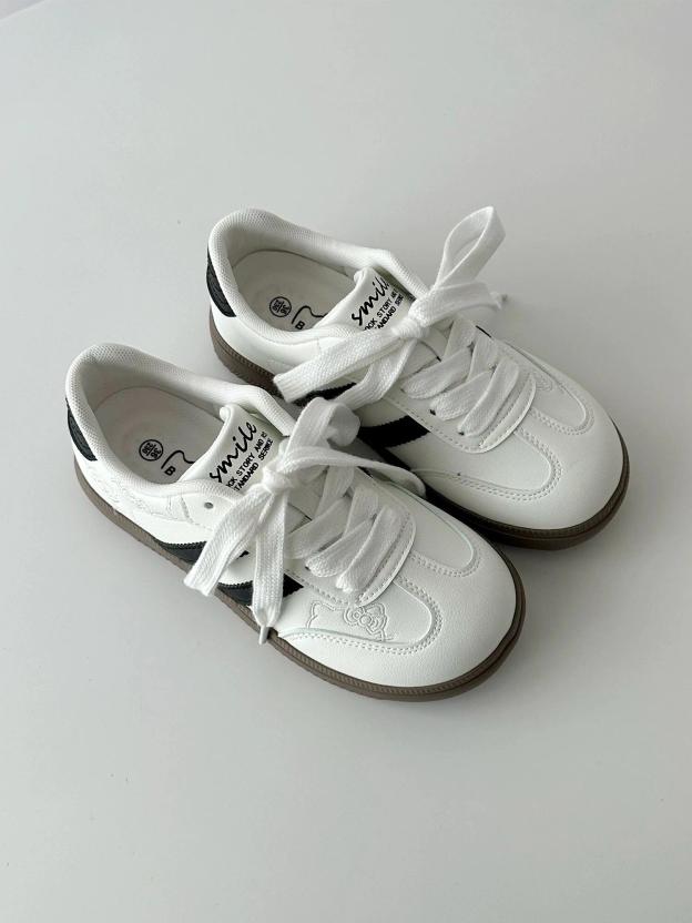 HK Embroidery Cute Sneakers Casual Fashion Comfortable Classic Shoes
