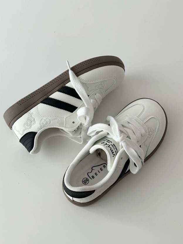 HK Embroidery Cute Sneakers Casual Fashion Comfortable Classic Shoes