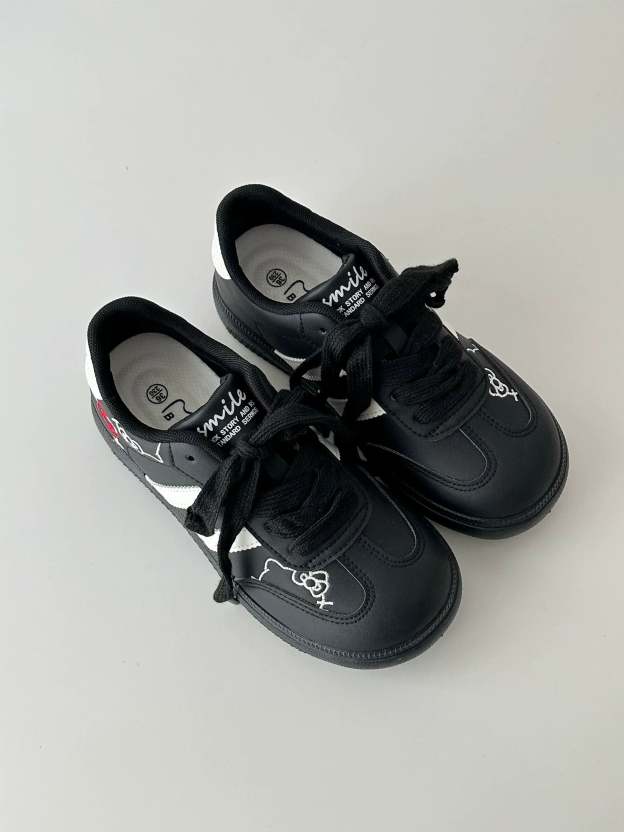 HK Embroidery Cute Sneakers Casual Fashion Comfortable Classic Shoes