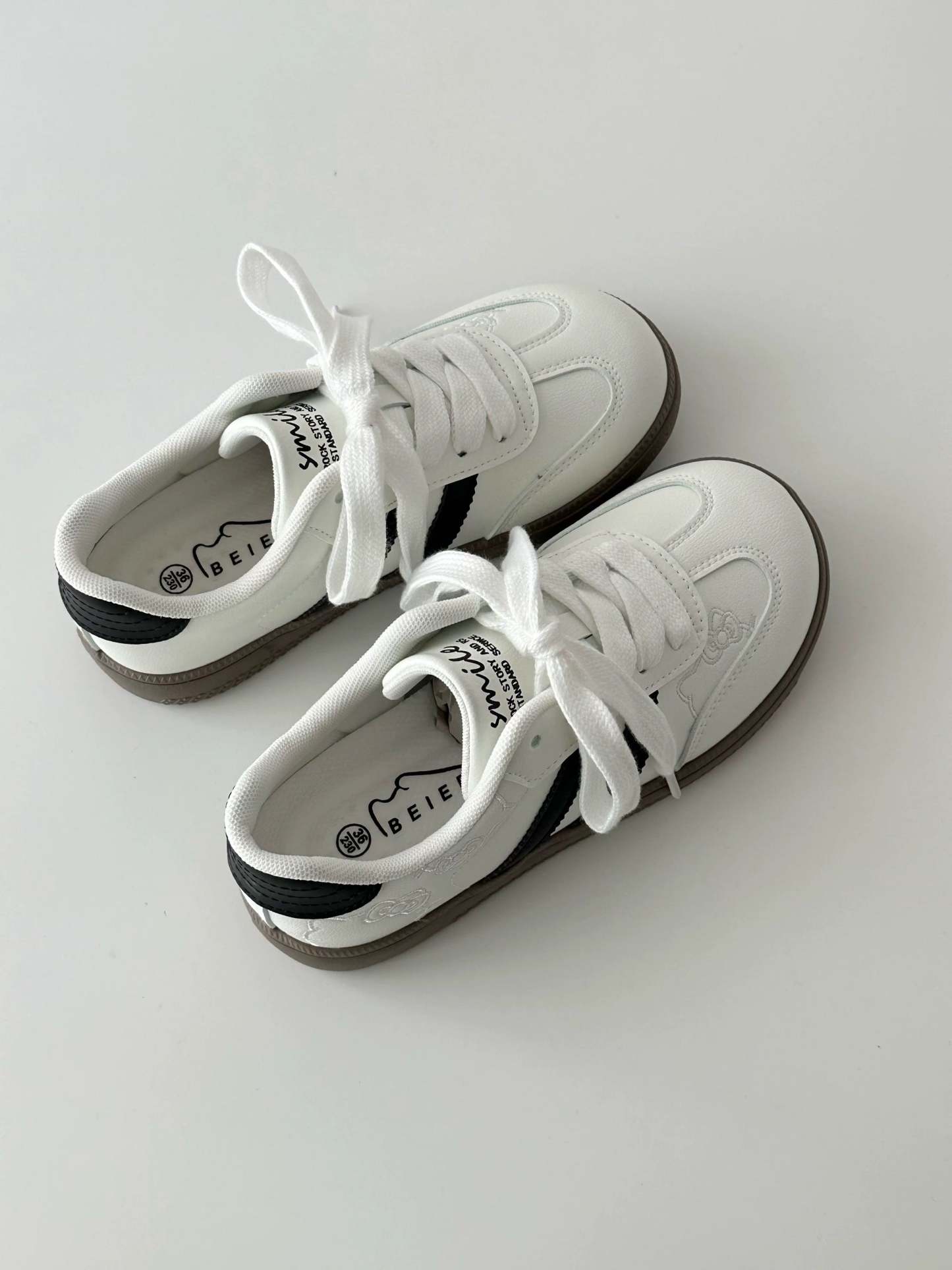 HK Embroidery Cute Sneakers Casual Fashion Comfortable Classic Shoes