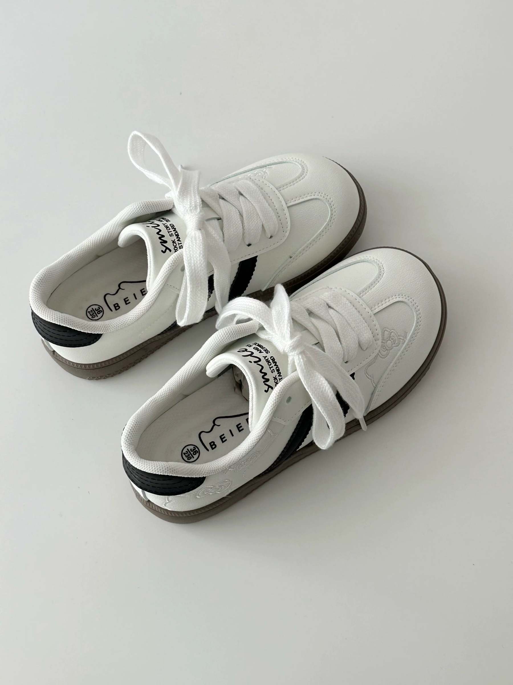 HK Embroidery Cute Sneakers Casual Fashion Comfortable Classic Shoes