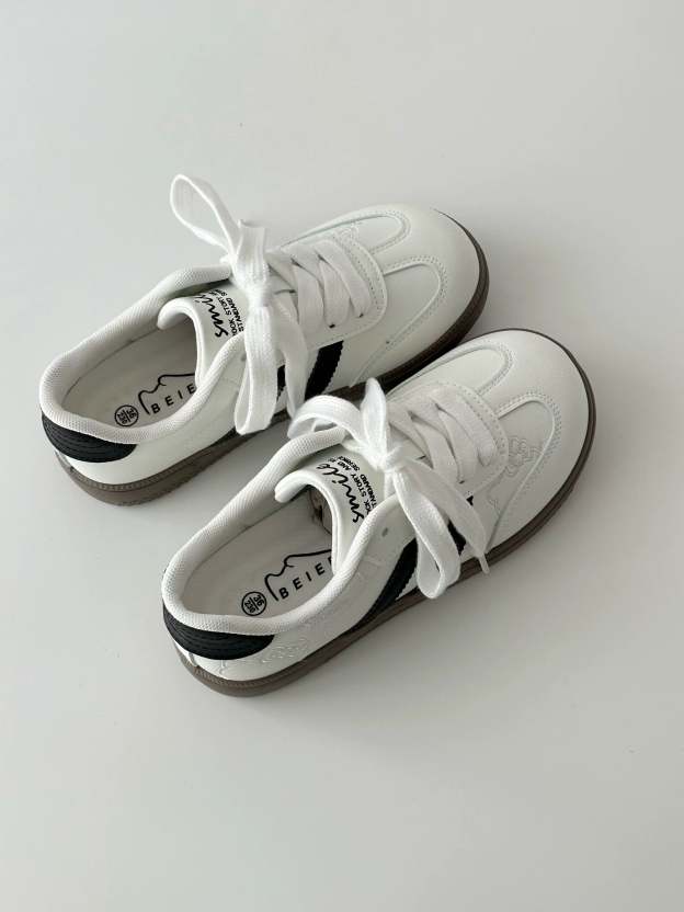 HK Embroidery Cute Sneakers Casual Fashion Comfortable Classic Shoes