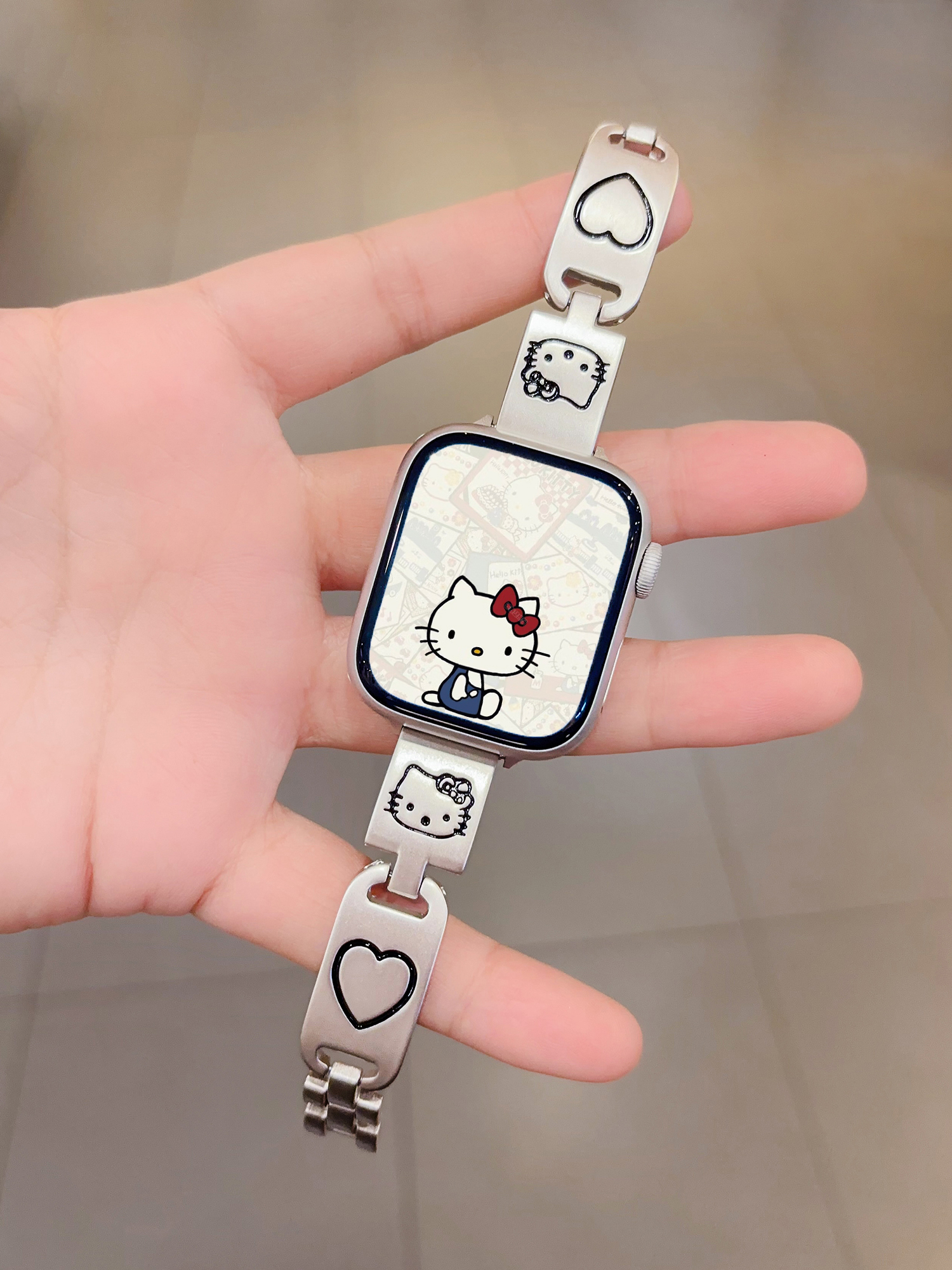 HK Slim Metal Band for Apple Watch - Delicate Kitty Charm, Compatible with All Series (38-49mm) 04250409