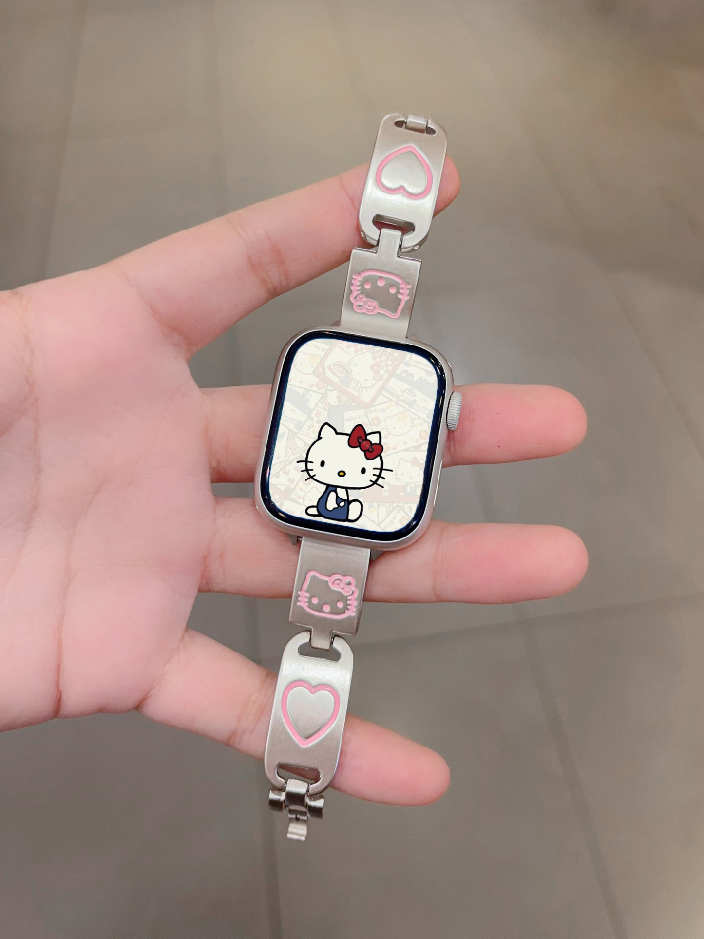 HK Slim Metal Band for Apple Watch - Delicate Kitty Charm, Compatible with All Series (38-49mm) 04250409