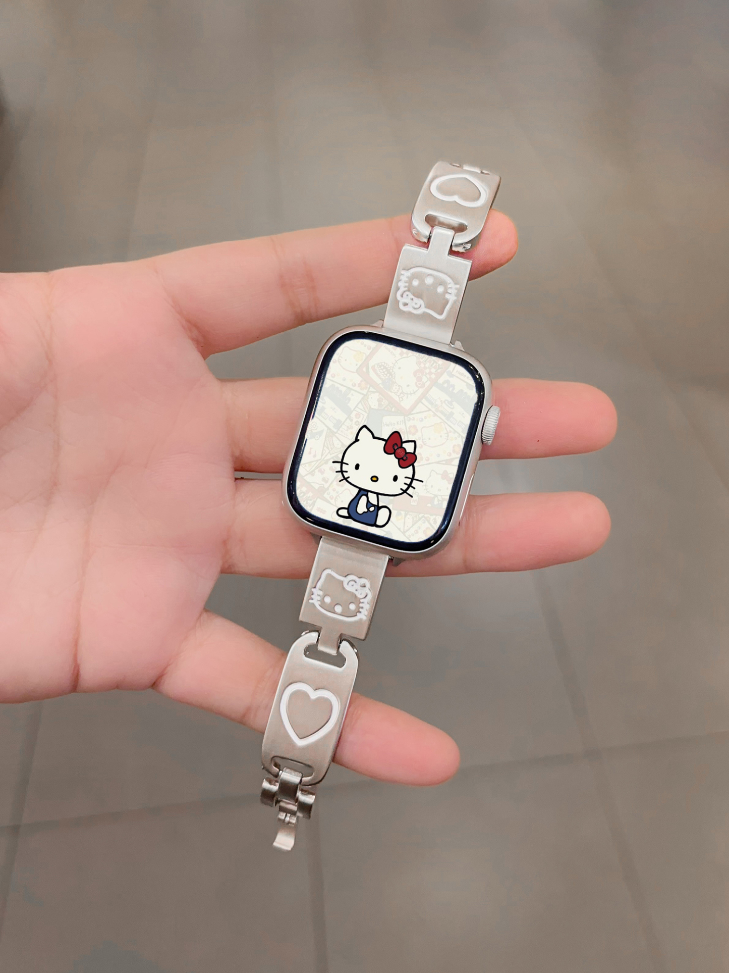 HK Slim Metal Band for Apple Watch - Delicate Kitty Charm, Compatible with All Series (38-49mm) 04250409