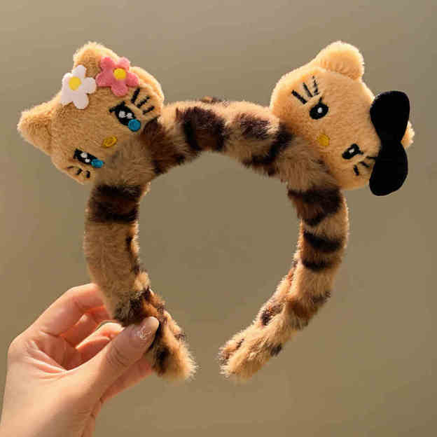 Cute Tan Hello Kitty Leopard Print Plush Headband – Skincare & Makeup Cartoon Hair Accessory