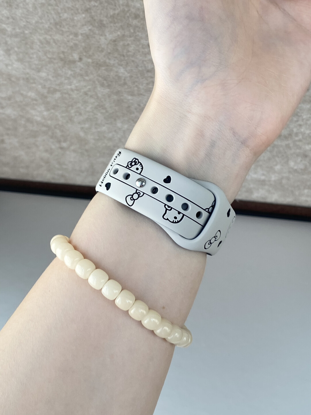 HK Silicone Engraved Watch Band, Cute Hello Kitty Carved Strap for Apple Watch SE/7/8/9/10