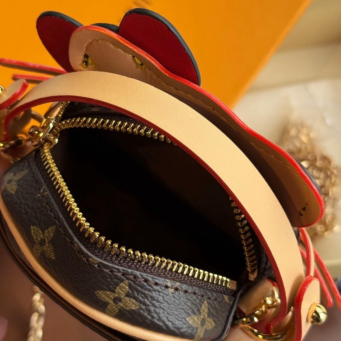 HK Mini Designer-Inspired Handbag, Cute Kitty Bag with Red Bow, Stylish and Compact for Daily Use 01260410