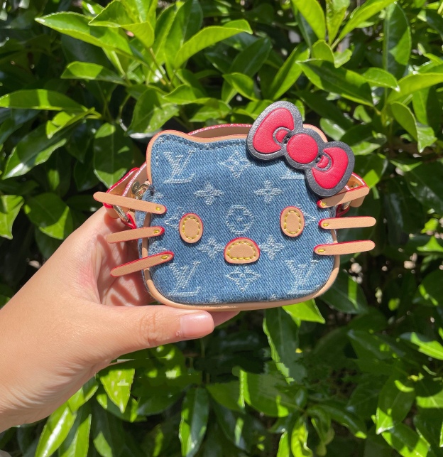 HK Mini Designer-Inspired Handbag, Cute Kitty Bag with Red Bow, Stylish and Compact for Daily Use 01260410