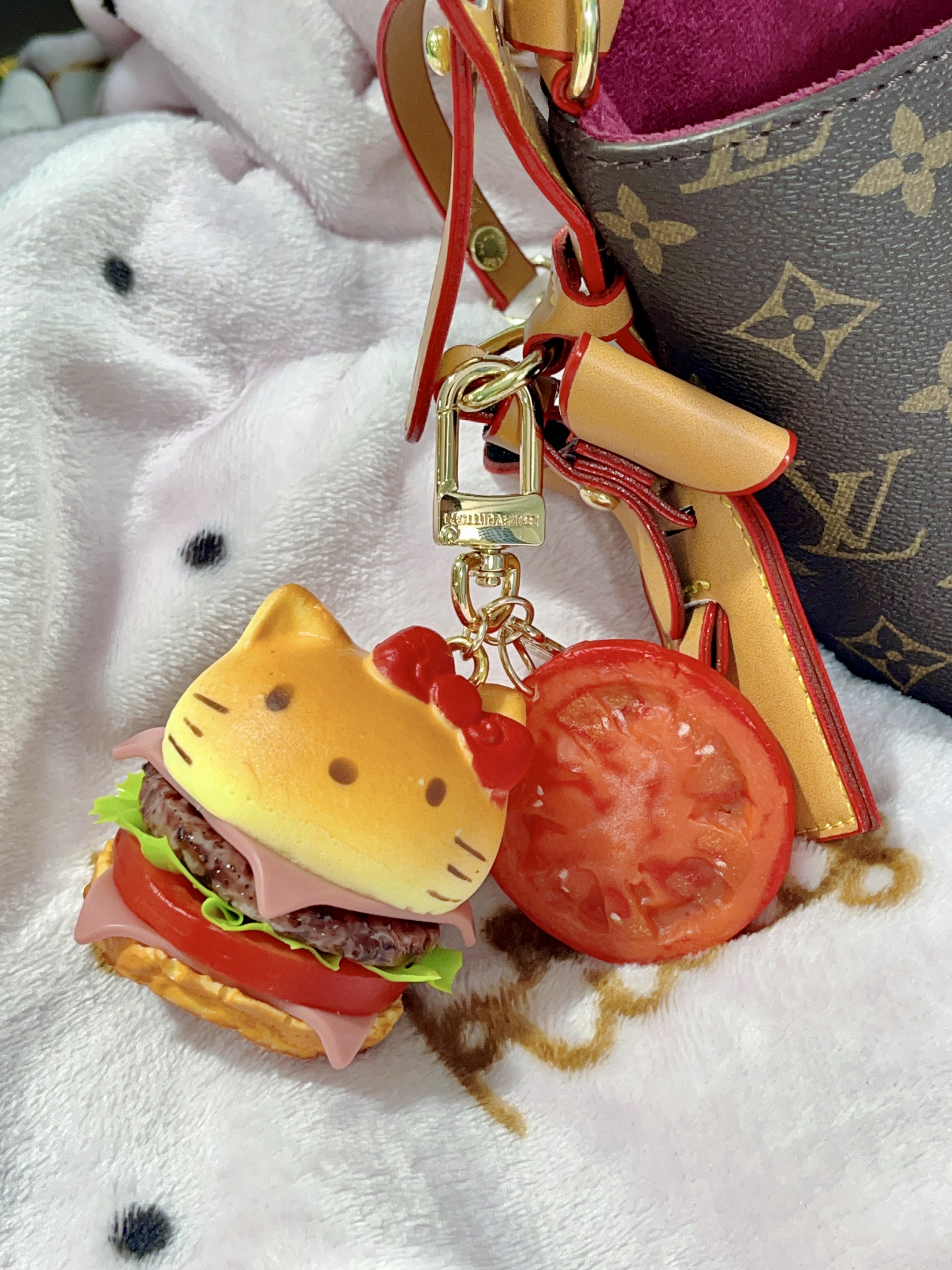 HK Mini Designer-Inspired Cartoon Cat Burger Bag Charm with Tomato Slice Pendant Use 01260720