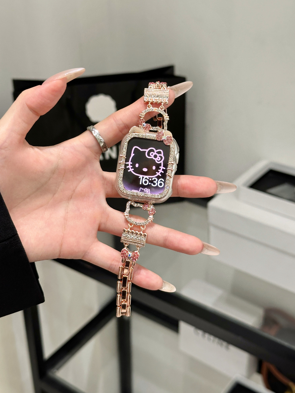 HK Crystal Accent Metal Band for Apple Watch - Bling Kitty Design, Compatible with Series 1-Ultra (38-49mm) 02250407