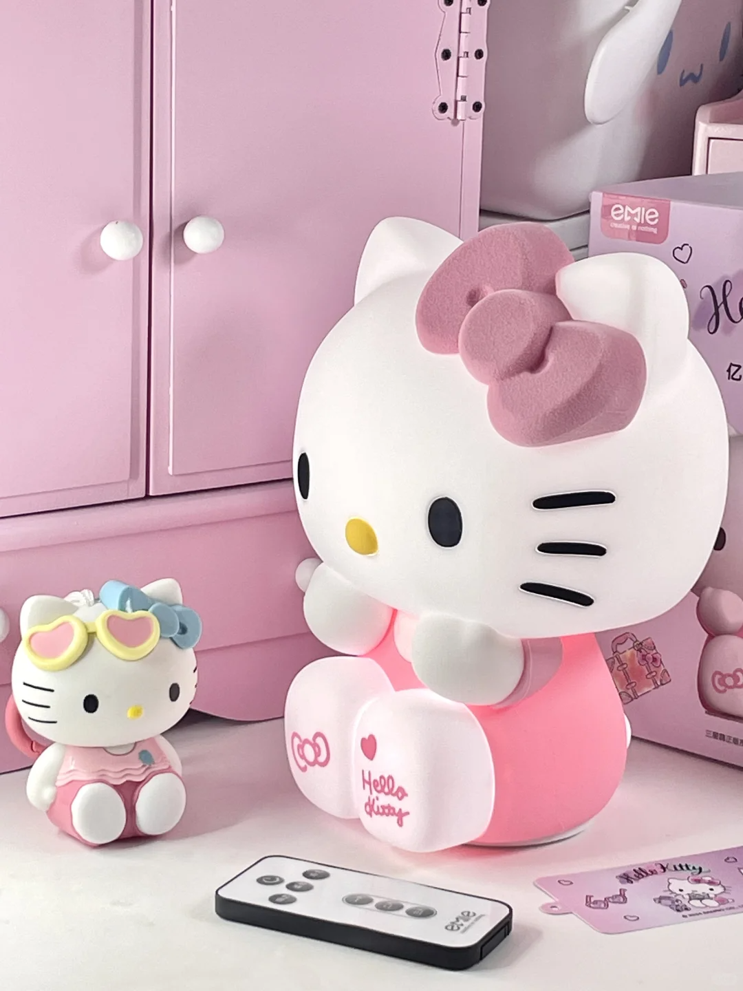 Cute Eye-Caring Hello Kitty Pat Lamp