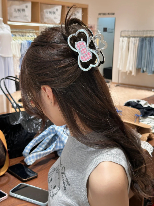 HK Double-Sided Silver Bow Claw Clip – Elegant Hair Claw for Ponytail, Bun & Half-Up Styles 01250604