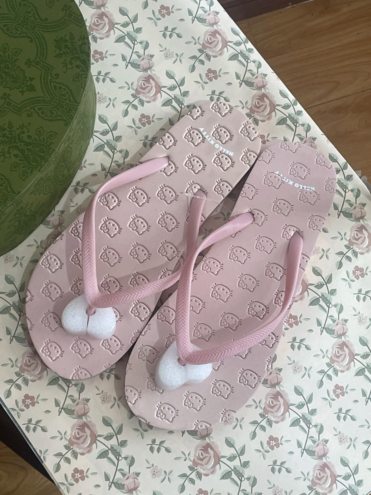 Pink HK Flip Flop Sandals - Kawaii Beach Slides with Bow Accents, Lightweight & Non-Slip 01250425