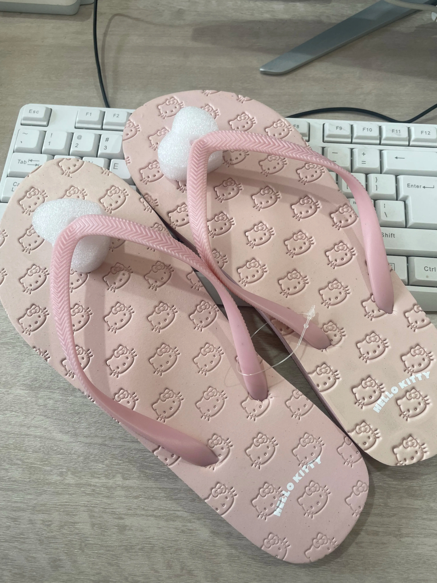 Pink HK Flip Flop Sandals - Kawaii Beach Slides with Bow Accents, Lightweight & Non-Slip 01250425