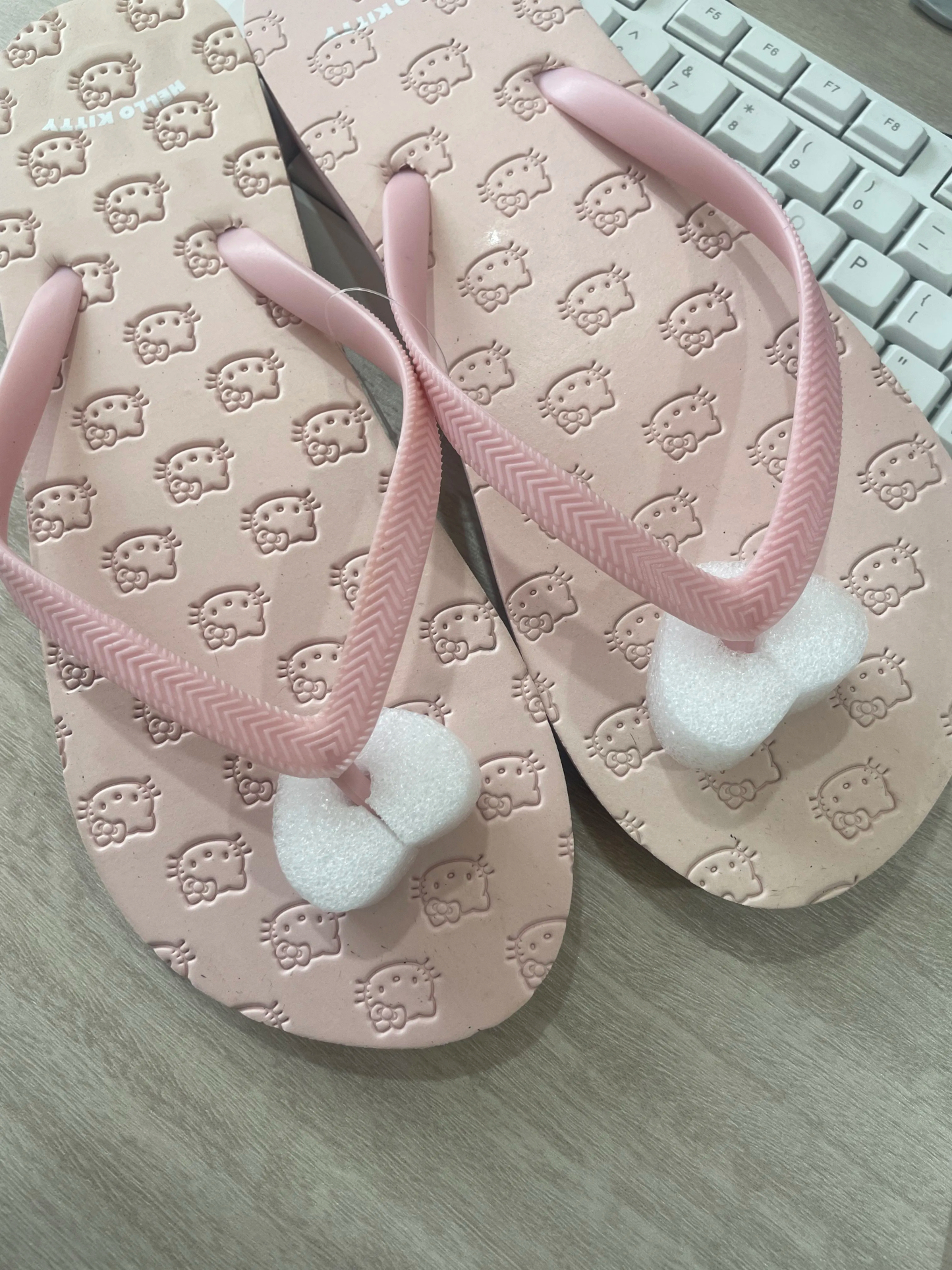 Pink HK Flip Flop Sandals - Kawaii Beach Slides with Bow Accents, Lightweight & Non-Slip 01250425