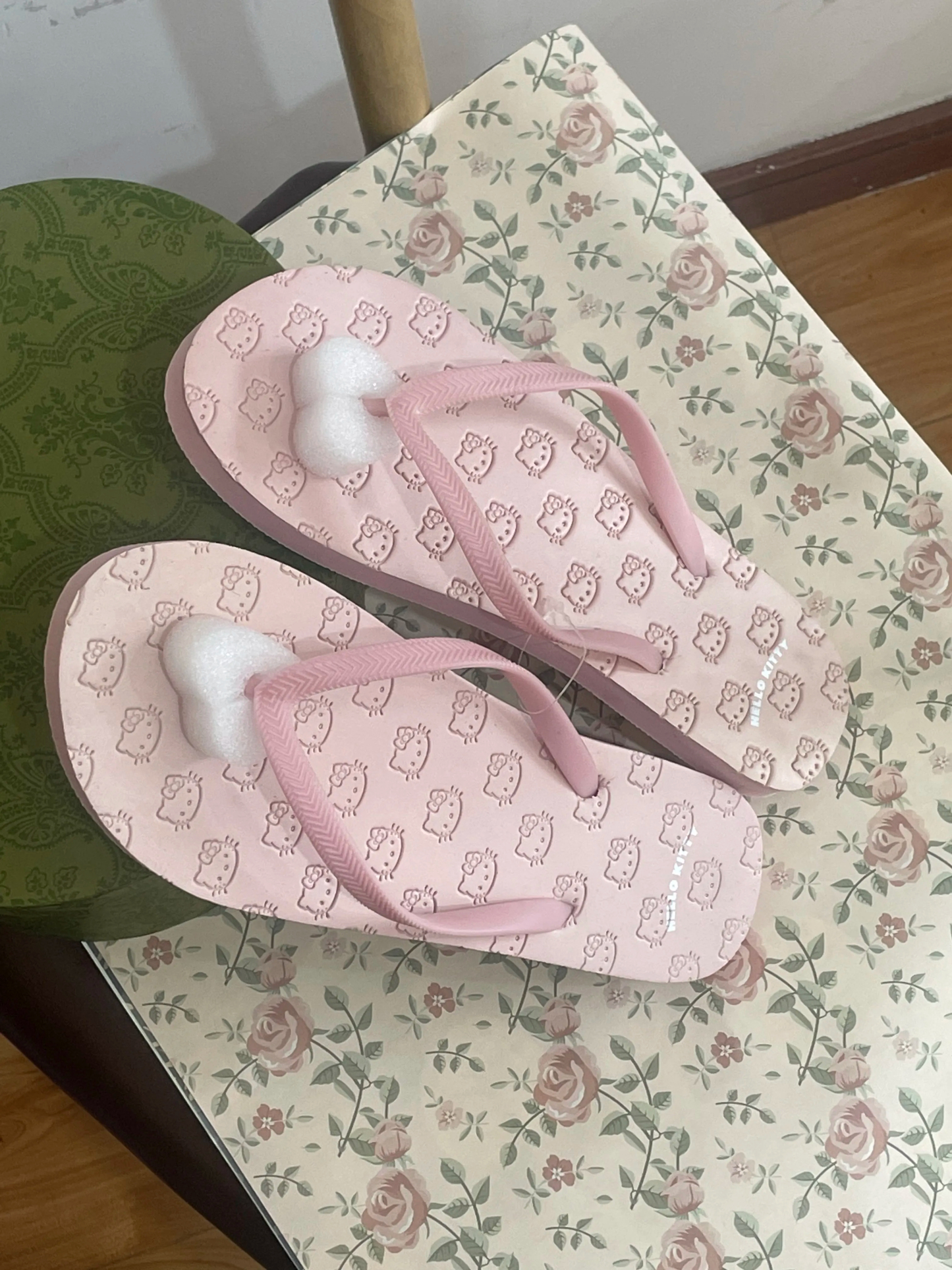 Pink HK Flip Flop Sandals - Kawaii Beach Slides with Bow Accents, Lightweight & Non-Slip 01250425