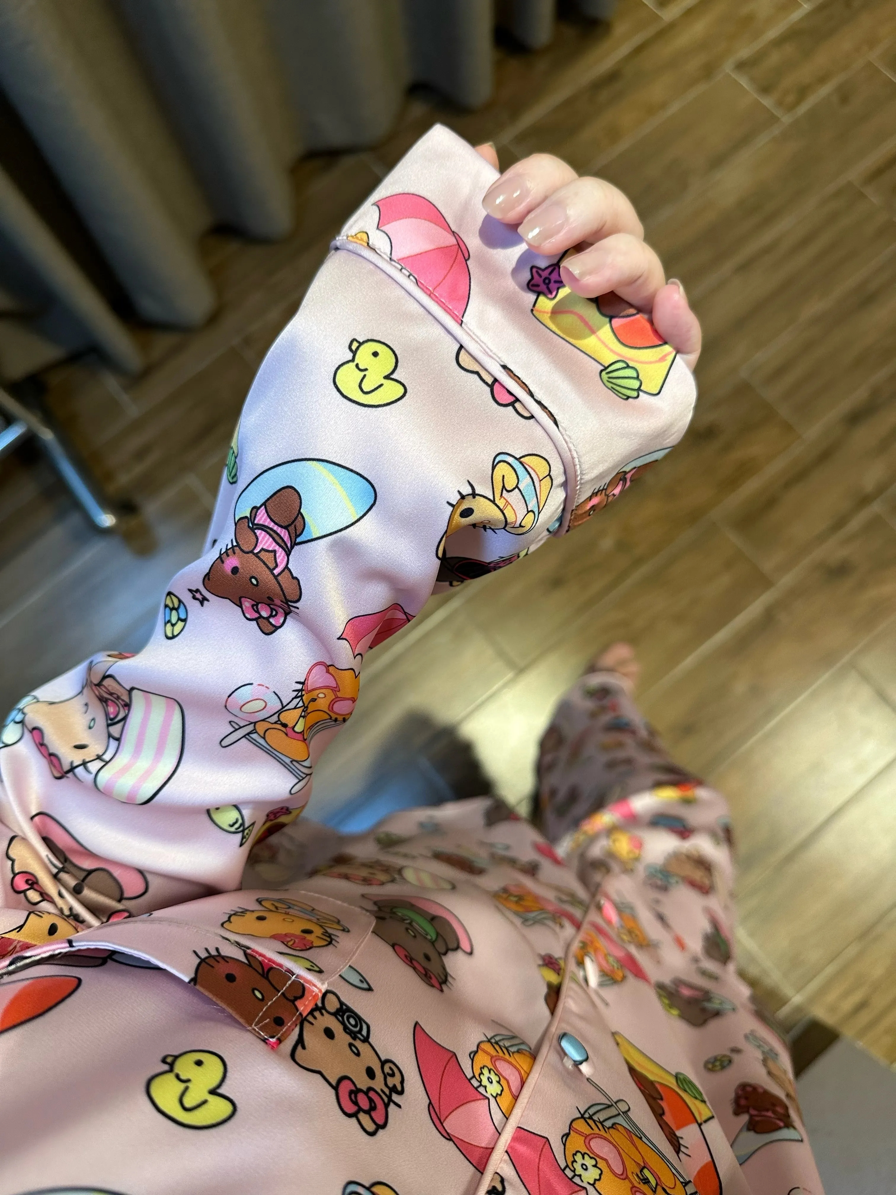 HK Satin Pajama Set for Women, Hello Kitty Silk Sleepwear with Matching Scrunchie, Cute Vacation Loungewear S–L 01250906