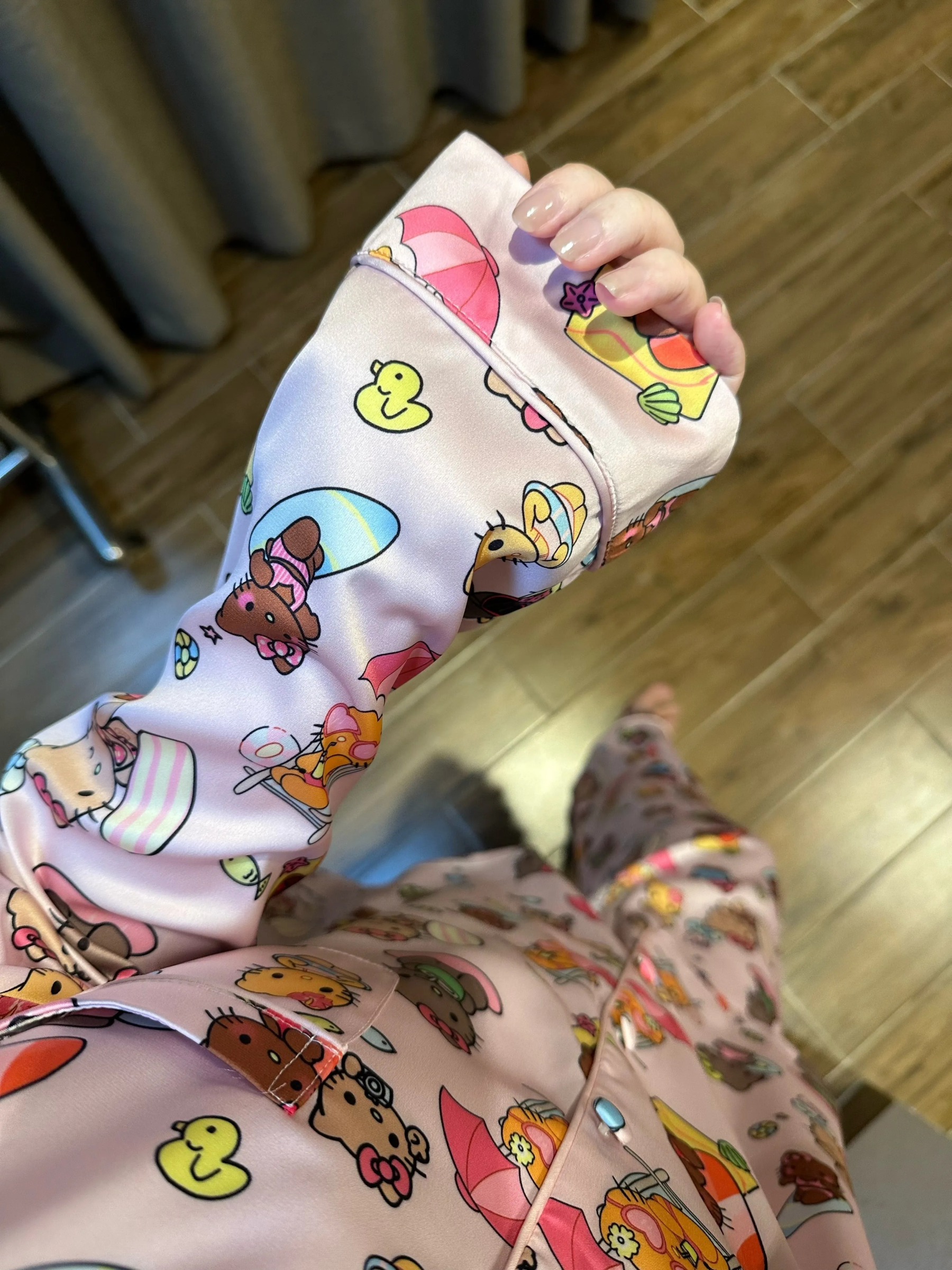 HK Satin Pajama Set for Women, Hello Kitty Silk Sleepwear with Matching Scrunchie, Cute Vacation Loungewear S–L 01250906