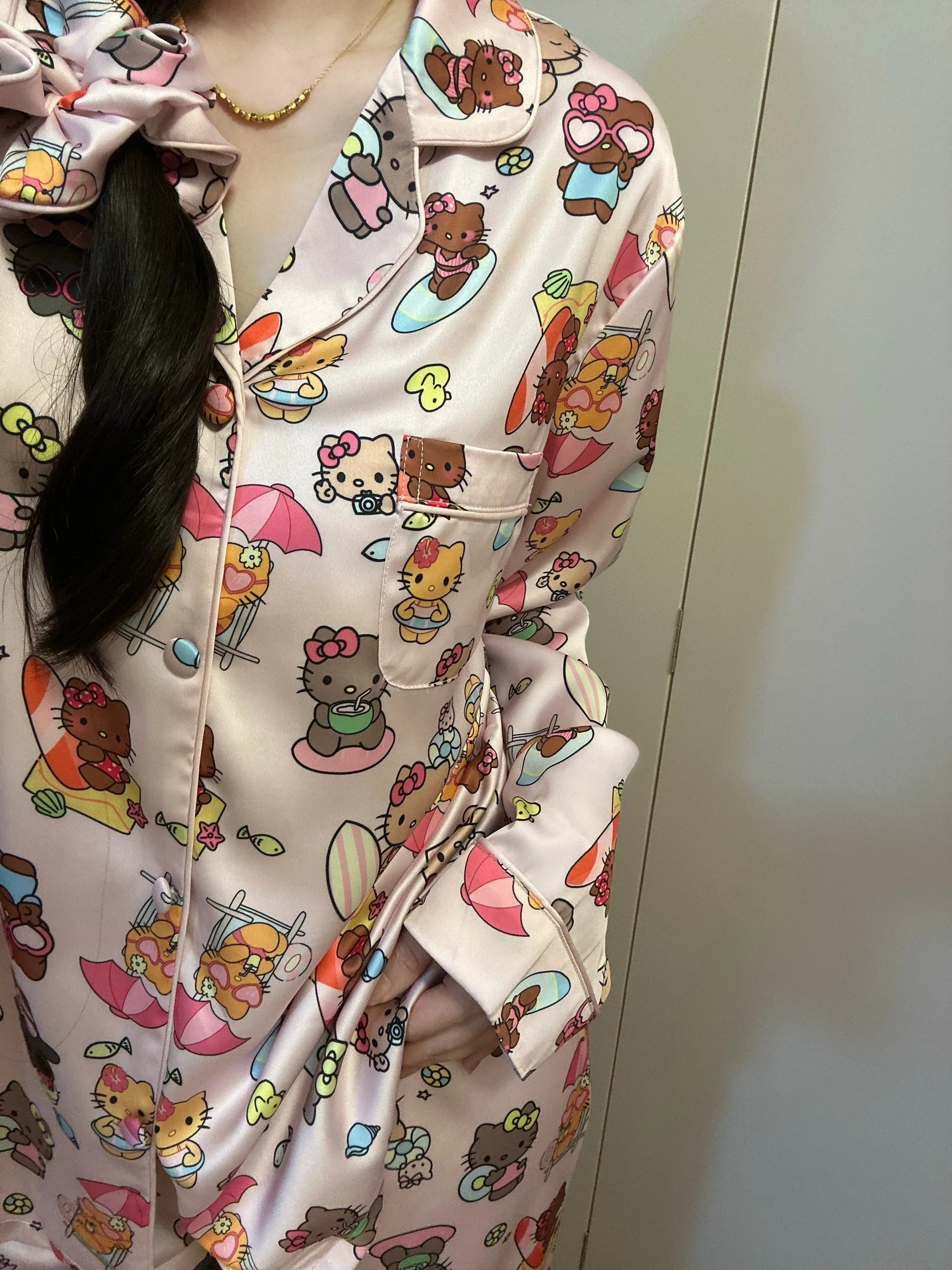 HK Satin Pajama Set for Women, Hello Kitty Silk Sleepwear with Matching Scrunchie, Cute Vacation Loungewear S–L 01250906