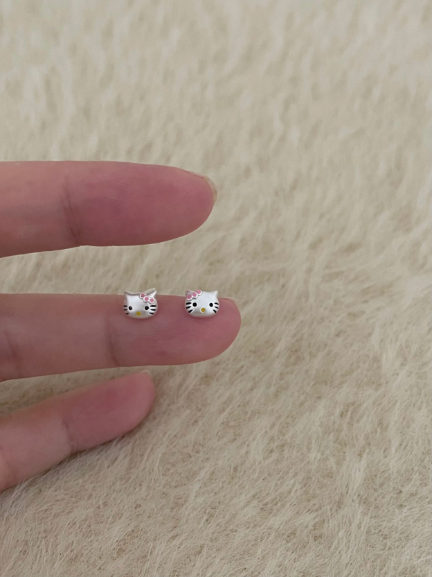 Silver HK Stud Earrings – Matte Finish, Dainty Kawaii Jewelry for Daily Wear 01250708