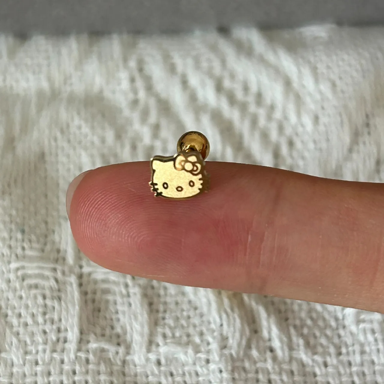 HK Stainless Steel Screw Twist Cartilage Earrings – Sweet Kawaii Non-Fade Studs for Women (Pair) 01250815