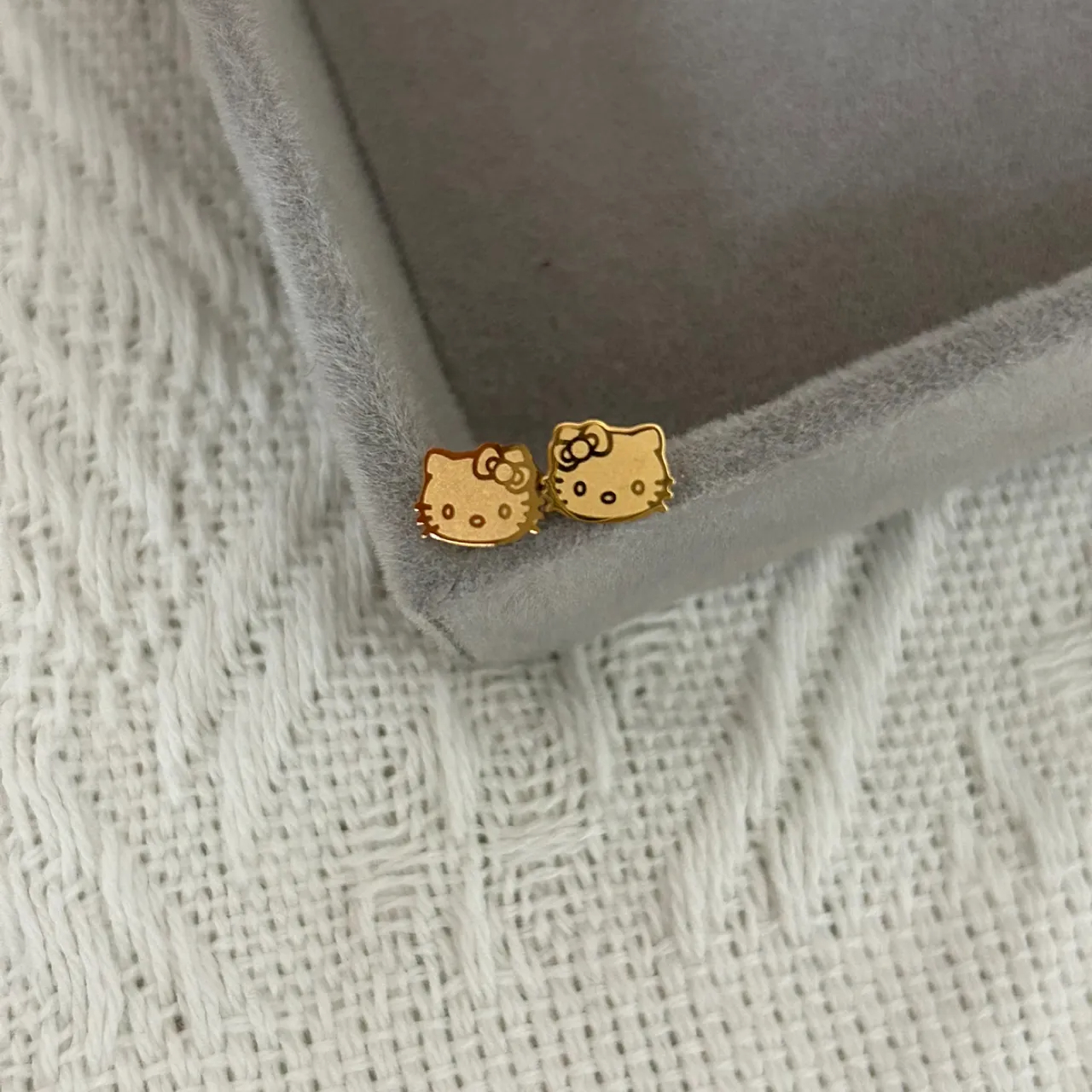 HK Stainless Steel Screw Twist Cartilage Earrings – Sweet Kawaii Non-Fade Studs for Women (Pair) 01250815