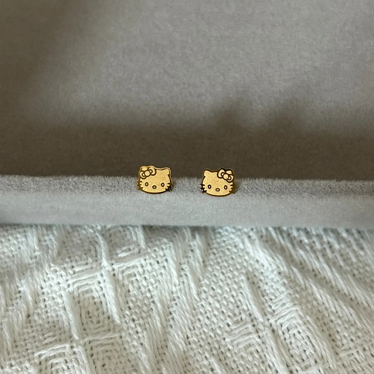 HK Cute Cat Titanium Steel Screw Earrings, Non-Fading Kitty Stud Earrings, Kawaii Accessories for Women