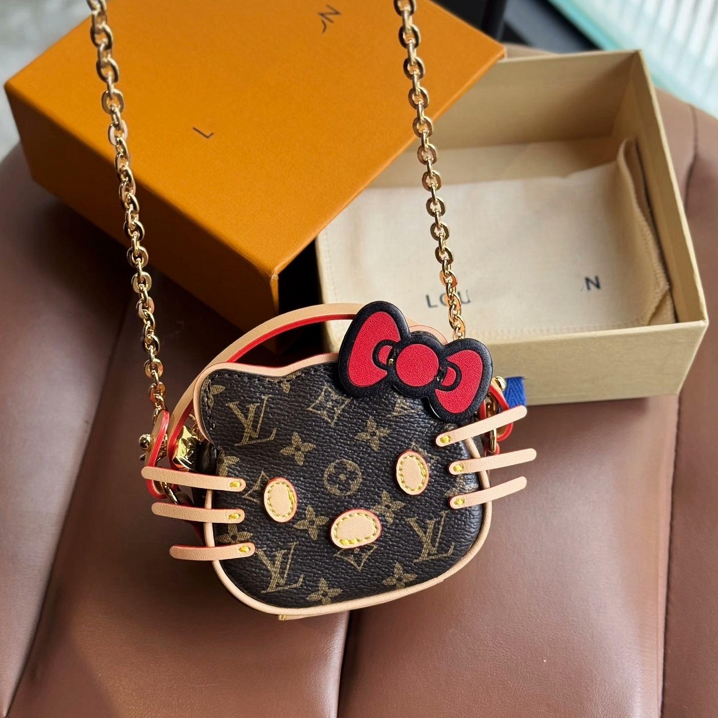 HK Mini Designer-Inspired Handbag, Cute Kitty Bag with Red Bow, Stylish and Compact for Daily Use 01260410