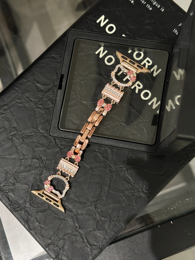 HK Crystal Accent Metal Band for Apple Watch - Bling Kitty Design, Compatible with Series 1-Ultra (38-49mm) 02250407