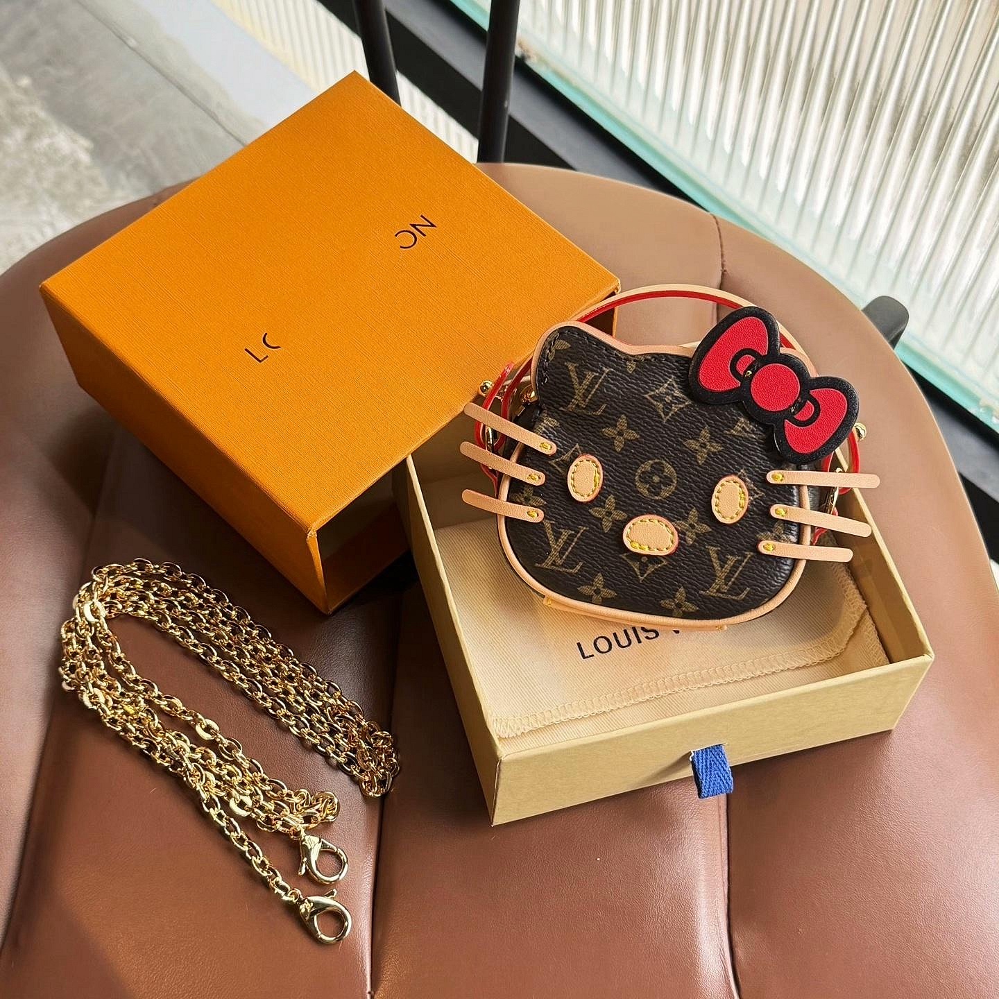 HK Mini Designer-Inspired Handbag, Cute Kitty Bag with Red Bow, Stylish and Compact for Daily Use 01260410