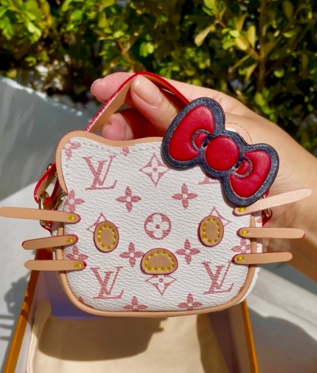 HK Mini Designer-Inspired Handbag, Cute Kitty Bag with Red Bow, Stylish and Compact for Daily Use 01260410