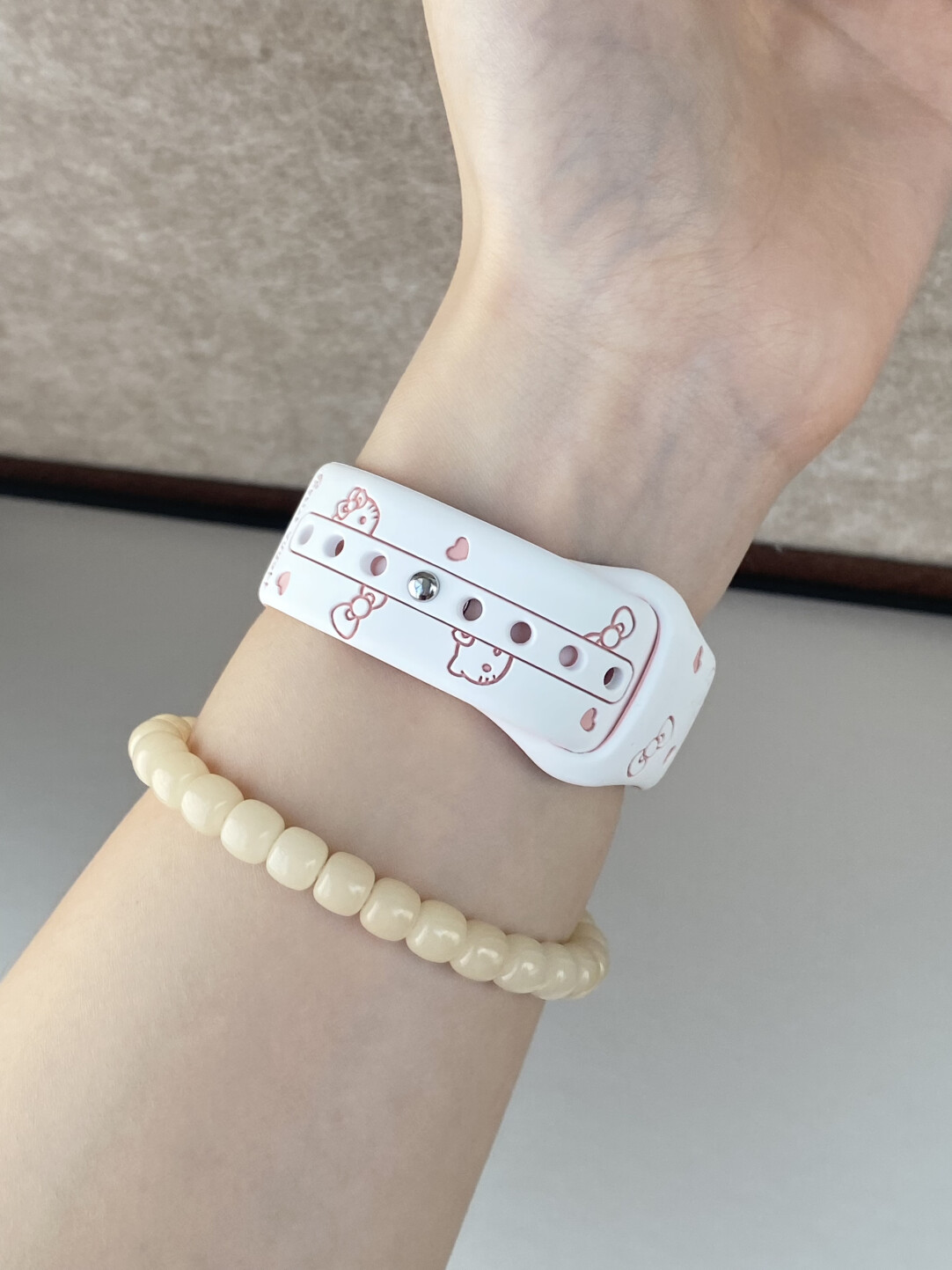 HK Silicone Engraved Watch Band, Cute Hello Kitty Carved Strap for Apple Watch SE/7/8/9/10