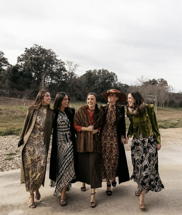 φόρεμα καλεσμένων γάμουes