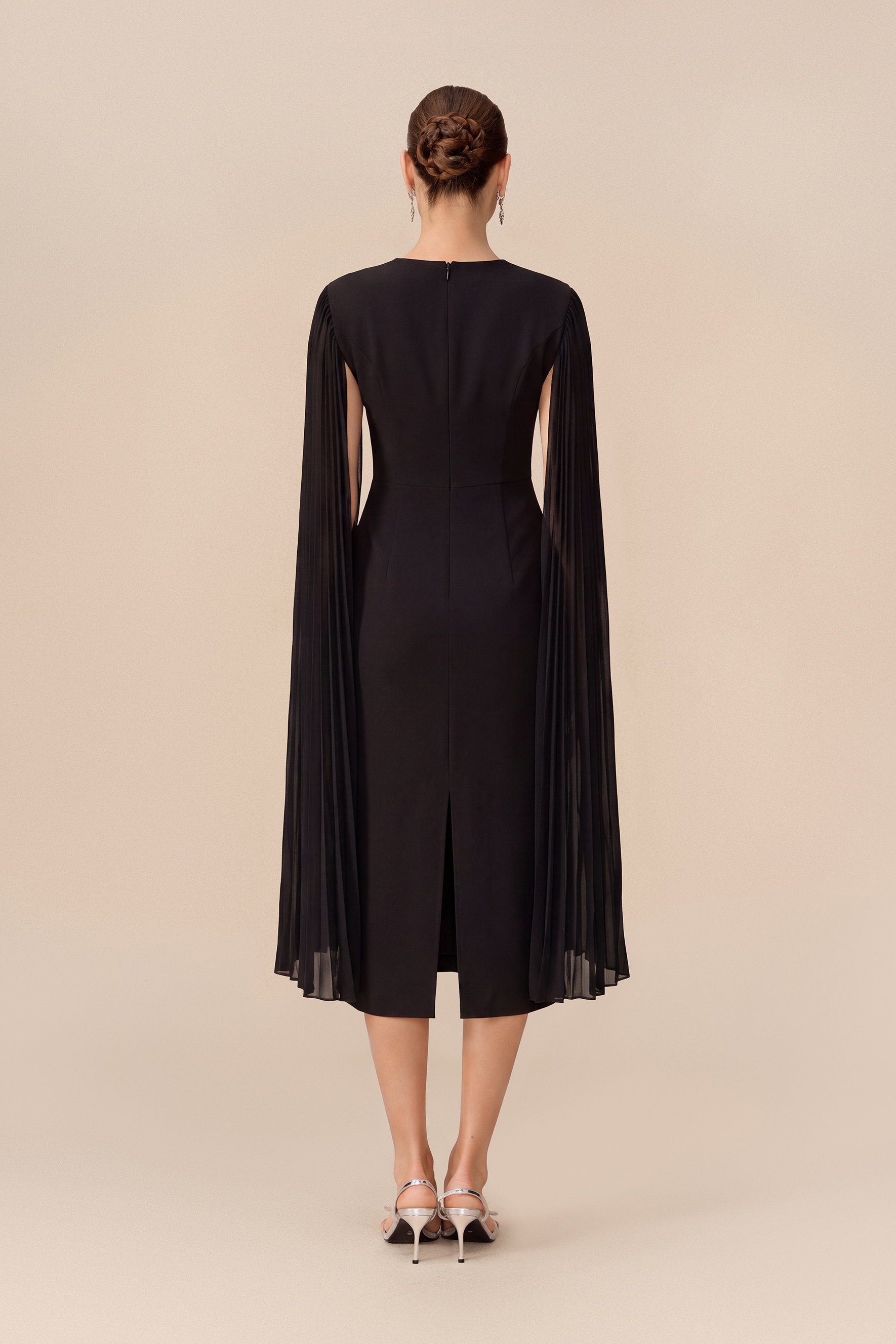 Pure Elegance Black Pleated Cape Round Neck Midi Dress