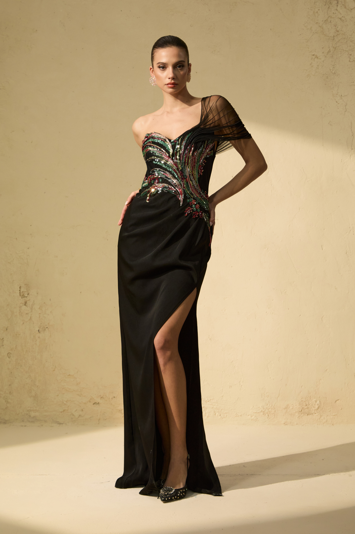 Vestido Maxi Preto de Um Ombro com Detalhes Elegantes Sunfere Classy Nights