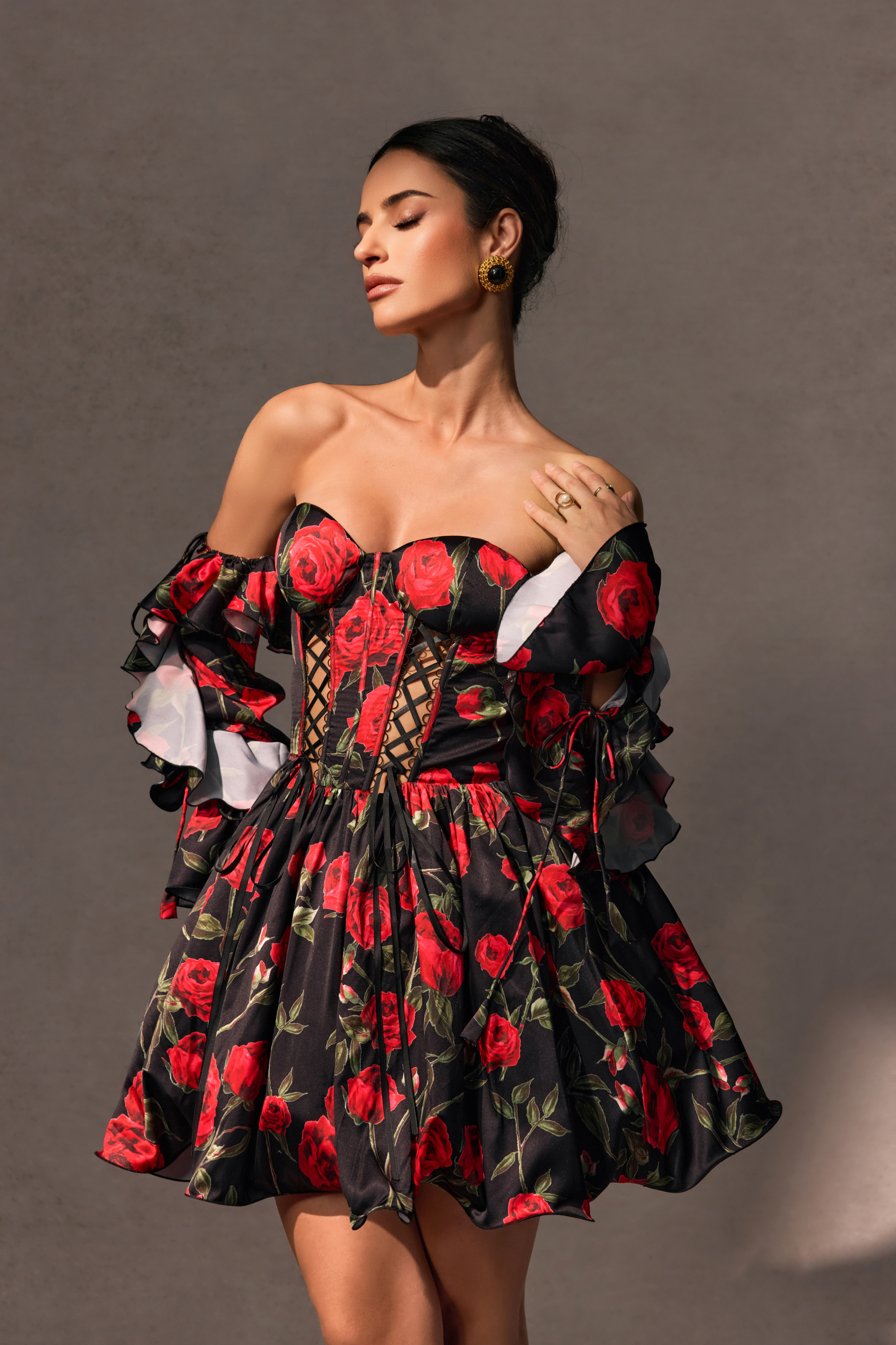 Vestido mini corsé con hombros al descubierto Elizabeth Rose Print