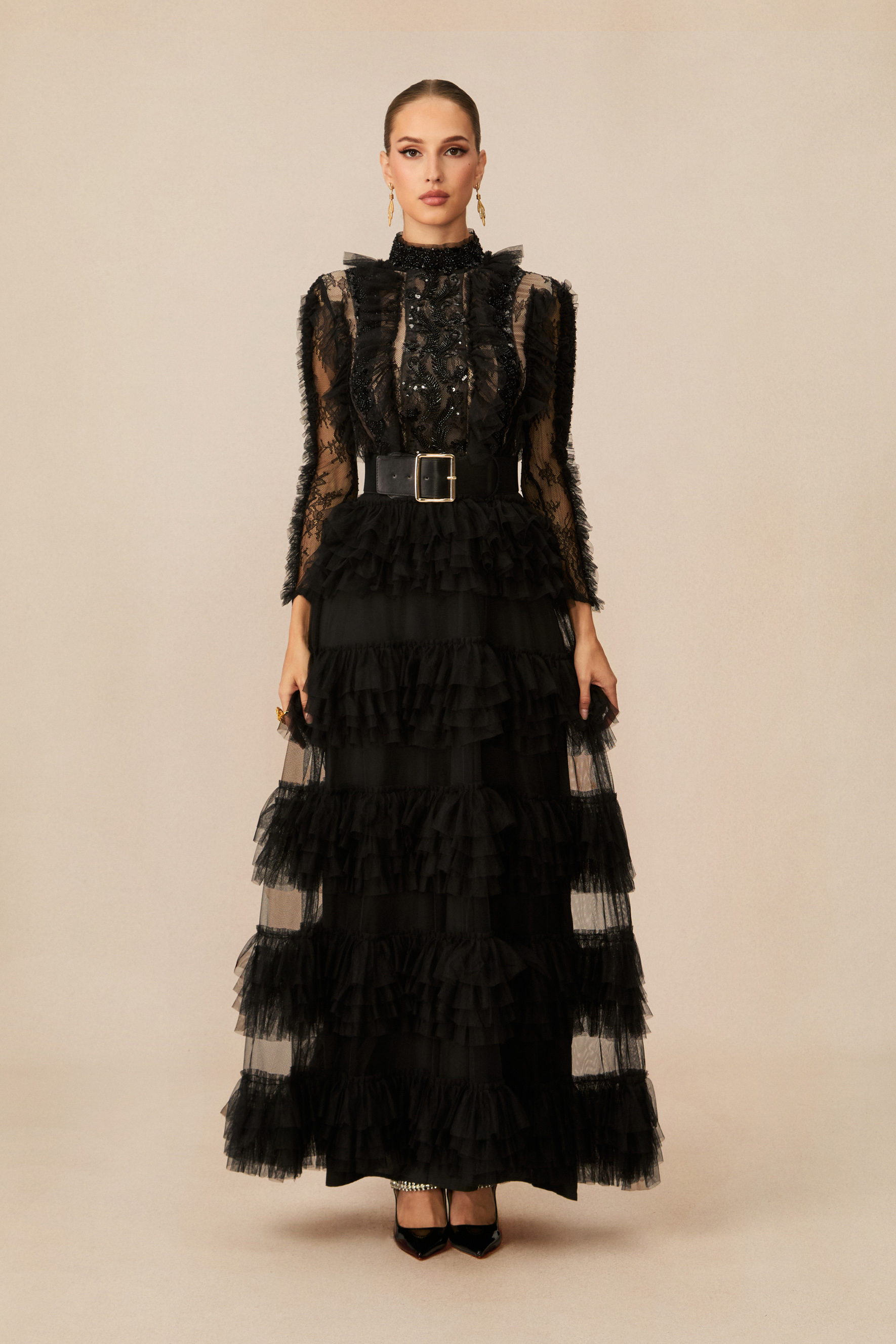Abito maxi ruffled con maniche in pizzo nero Midnight Allure