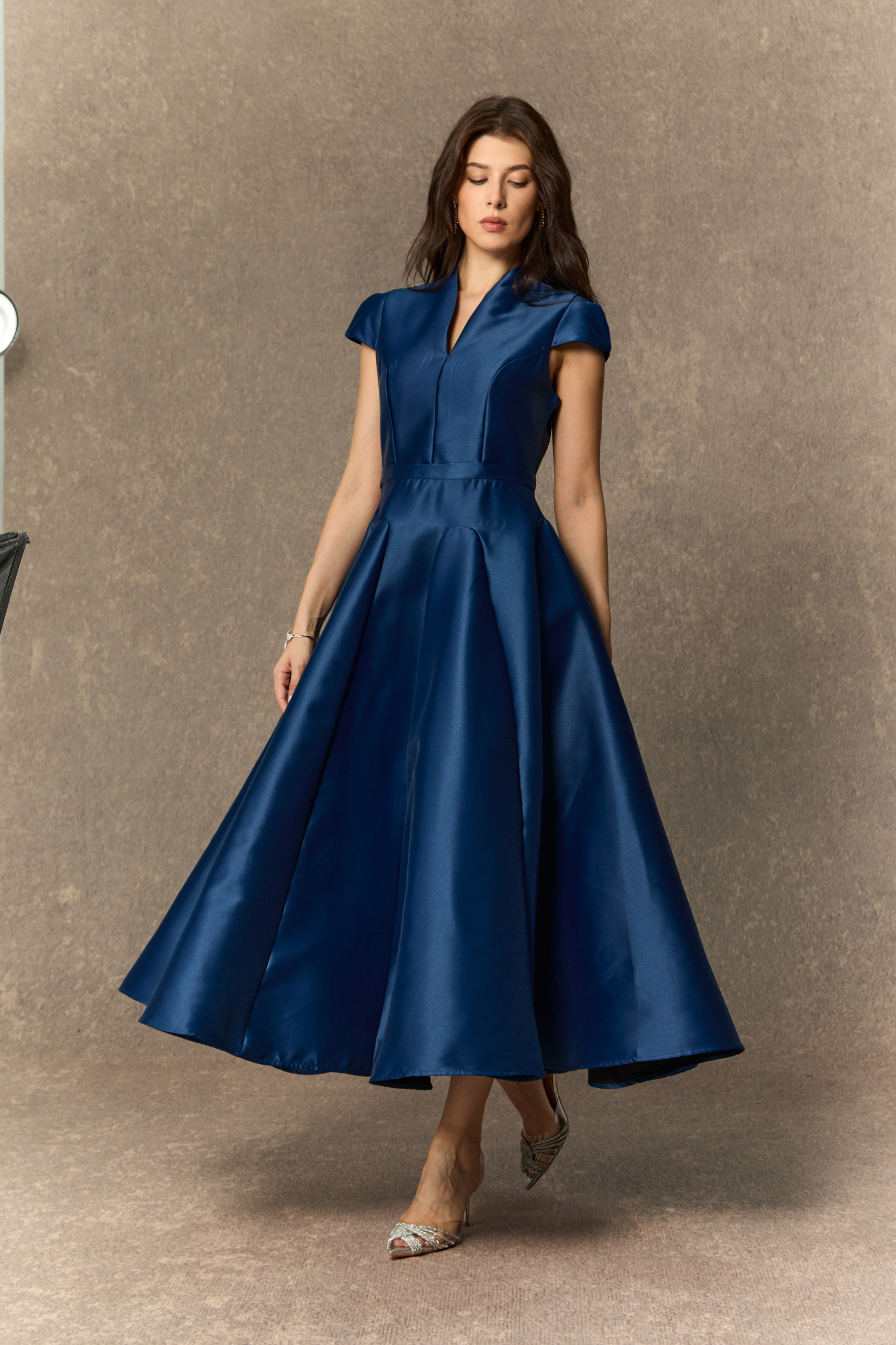 Lavish Looks Blue Cap Sleeve Notch V‑Neck Midi Dress