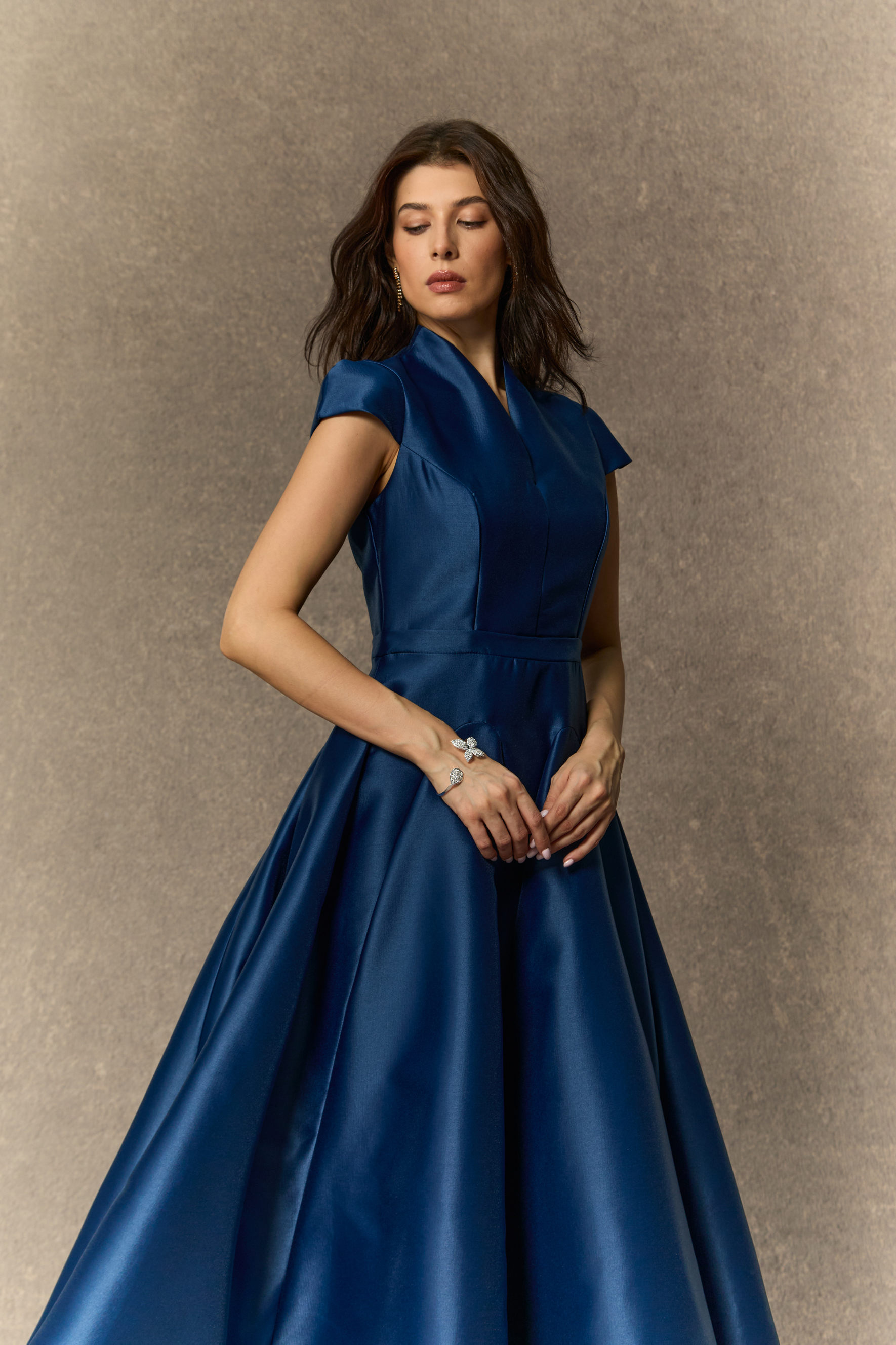 Lavish Looks Blue Cap Sleeve Notch V‑Neck Midi Dress