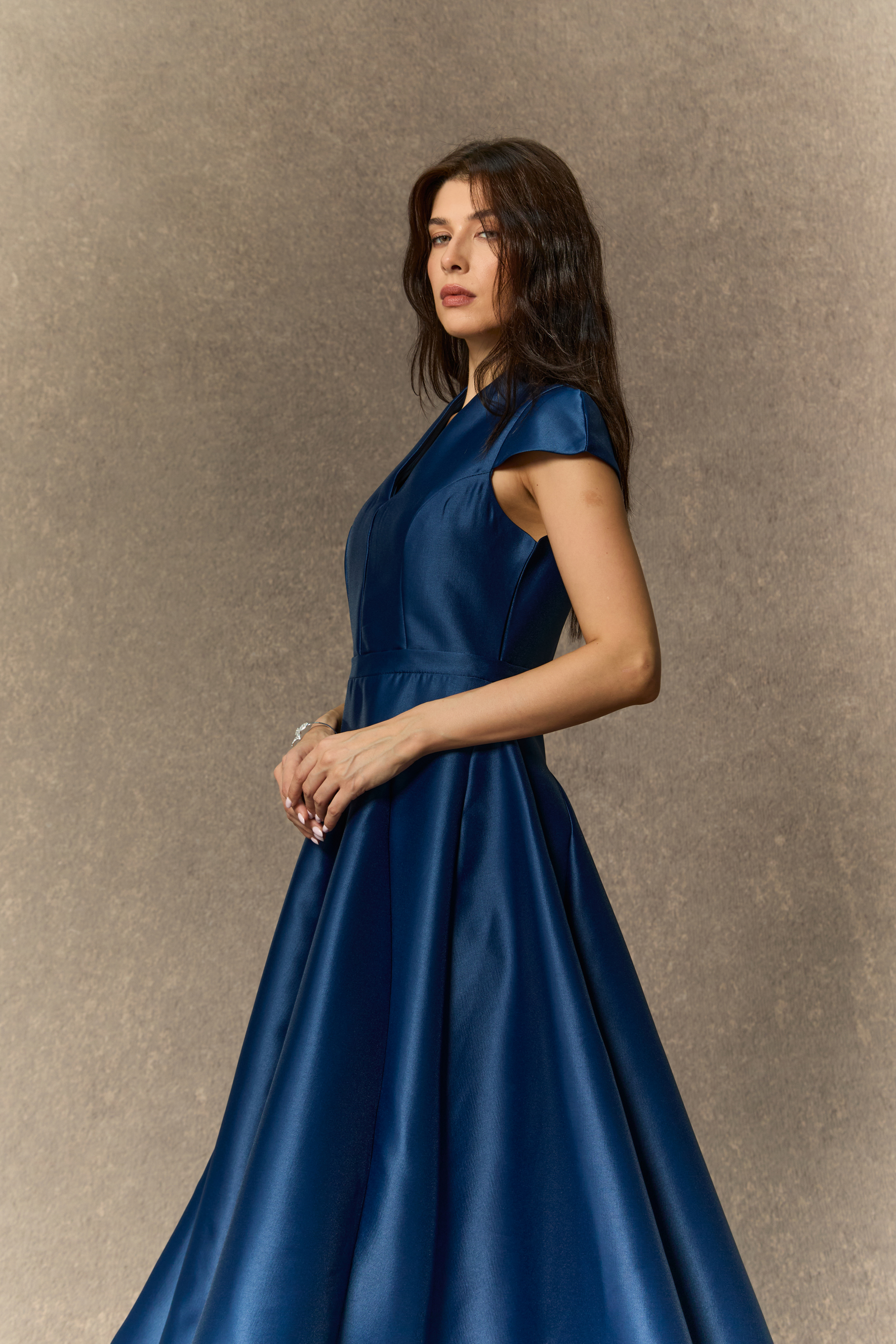 Lavish Looks Blue Cap Sleeve Notch V‑Neck Midi Dress