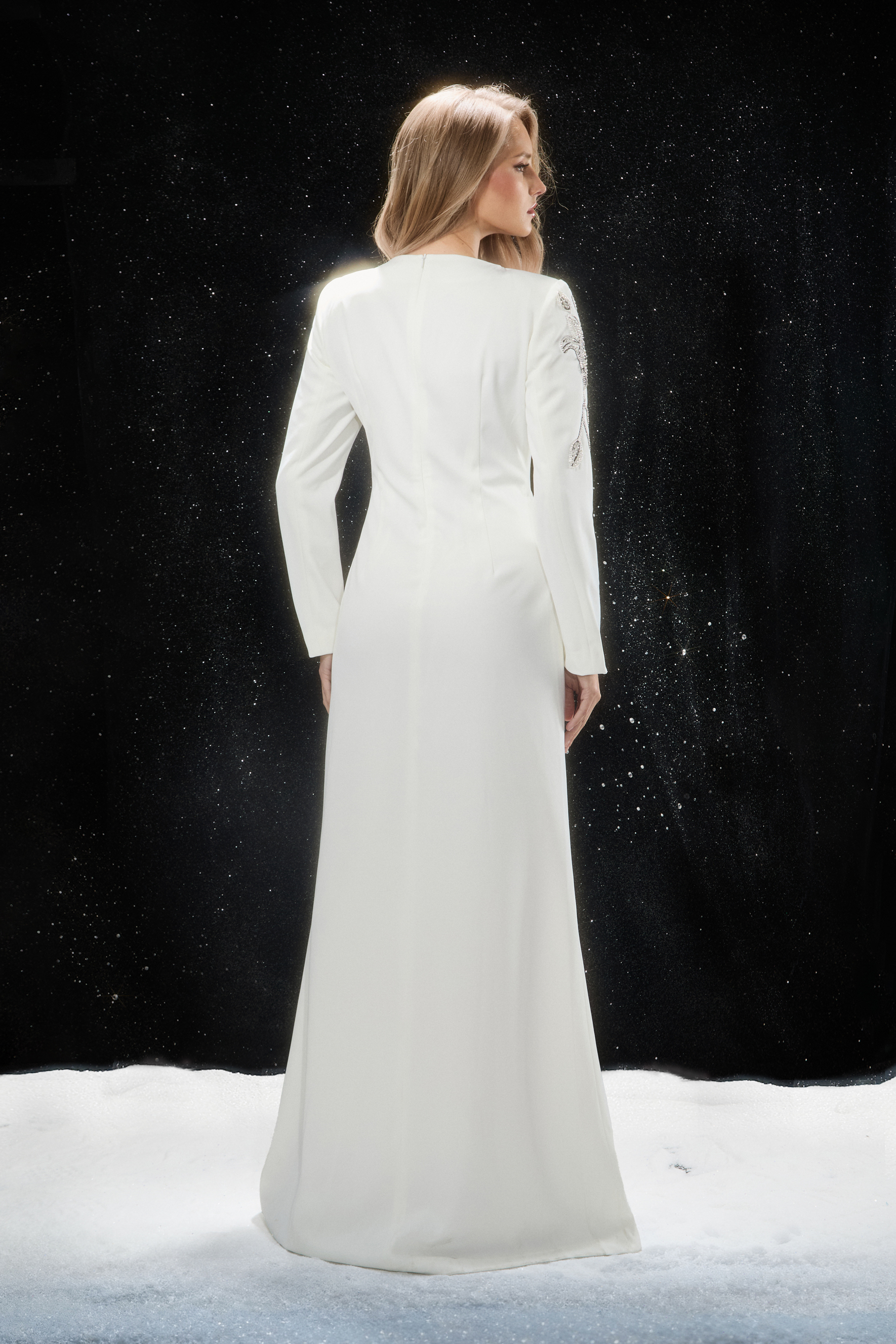 Remarkable Entrance White Floral Embroidered Long Sleeve Maxi Dress