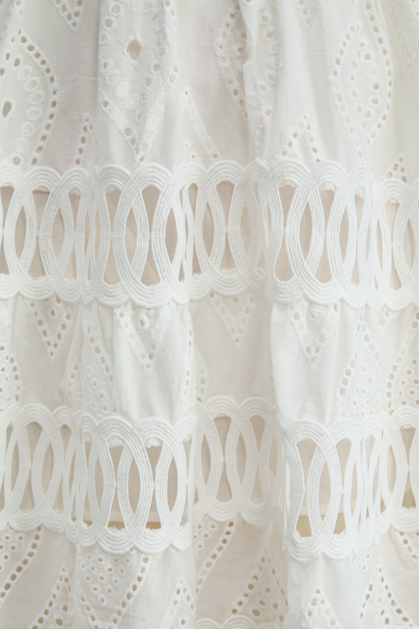 Sleek Essence White Sleeveless Embroidery Lace Mini Dress